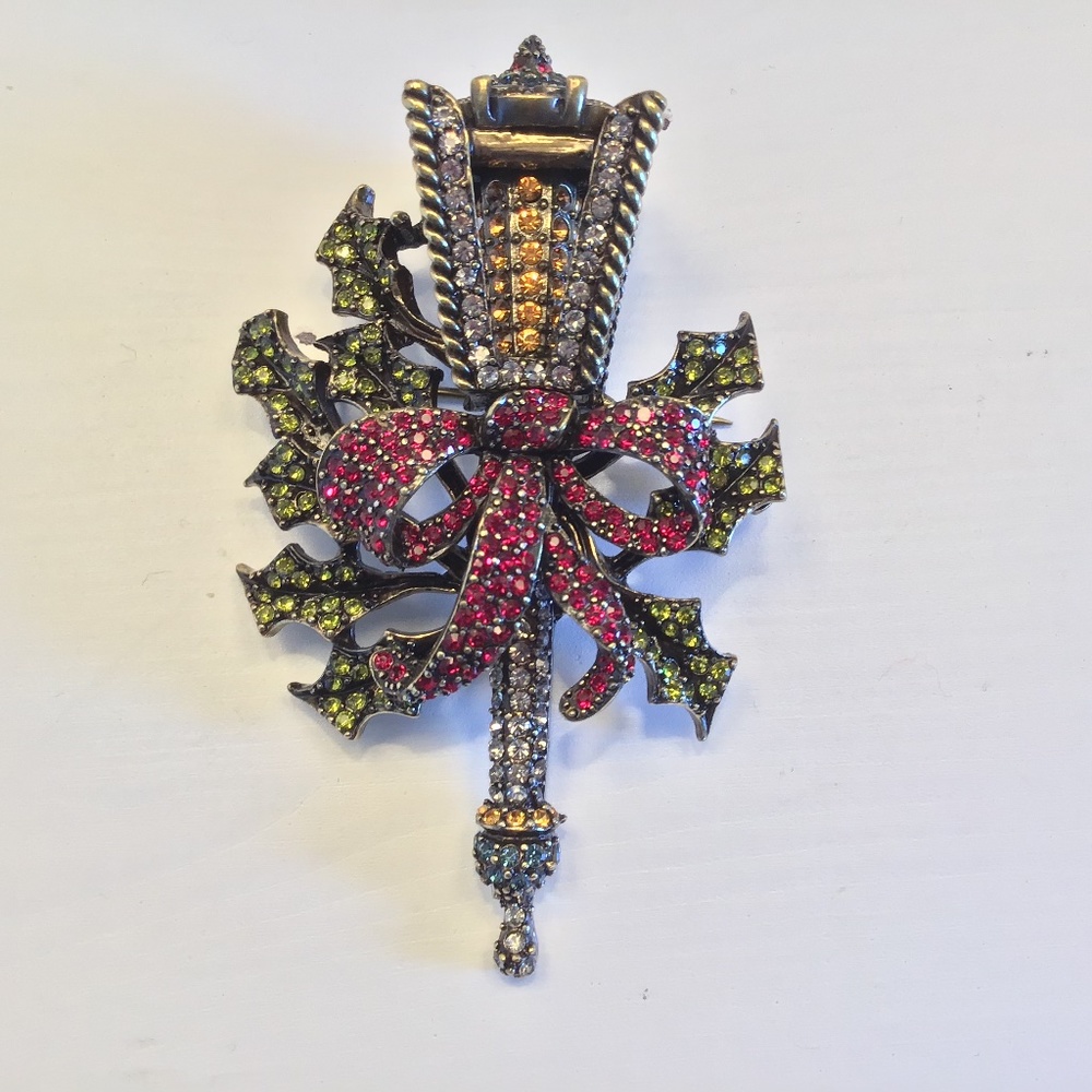 Heidi Daus Christmas pin